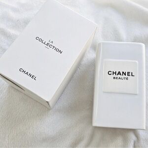 Chanel La Collection Beauté VASE in Classic White
